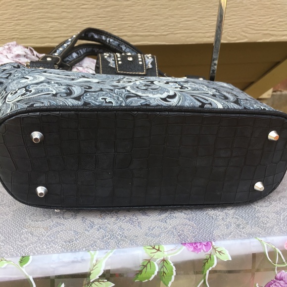 Montana West Concealed Carry Paisley Tote - Picture 5 of 5